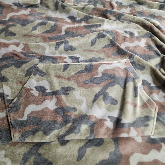 AEO Ultra Soft Velour Camo Hooded Pullover Size XL - Picture 5 of 9